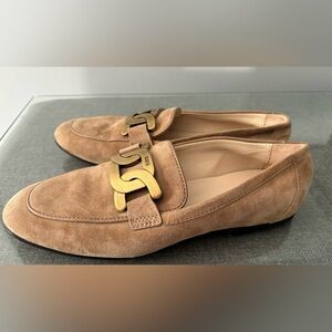 Preowned Tod’s suede leather loafer with leather sole, size 36.